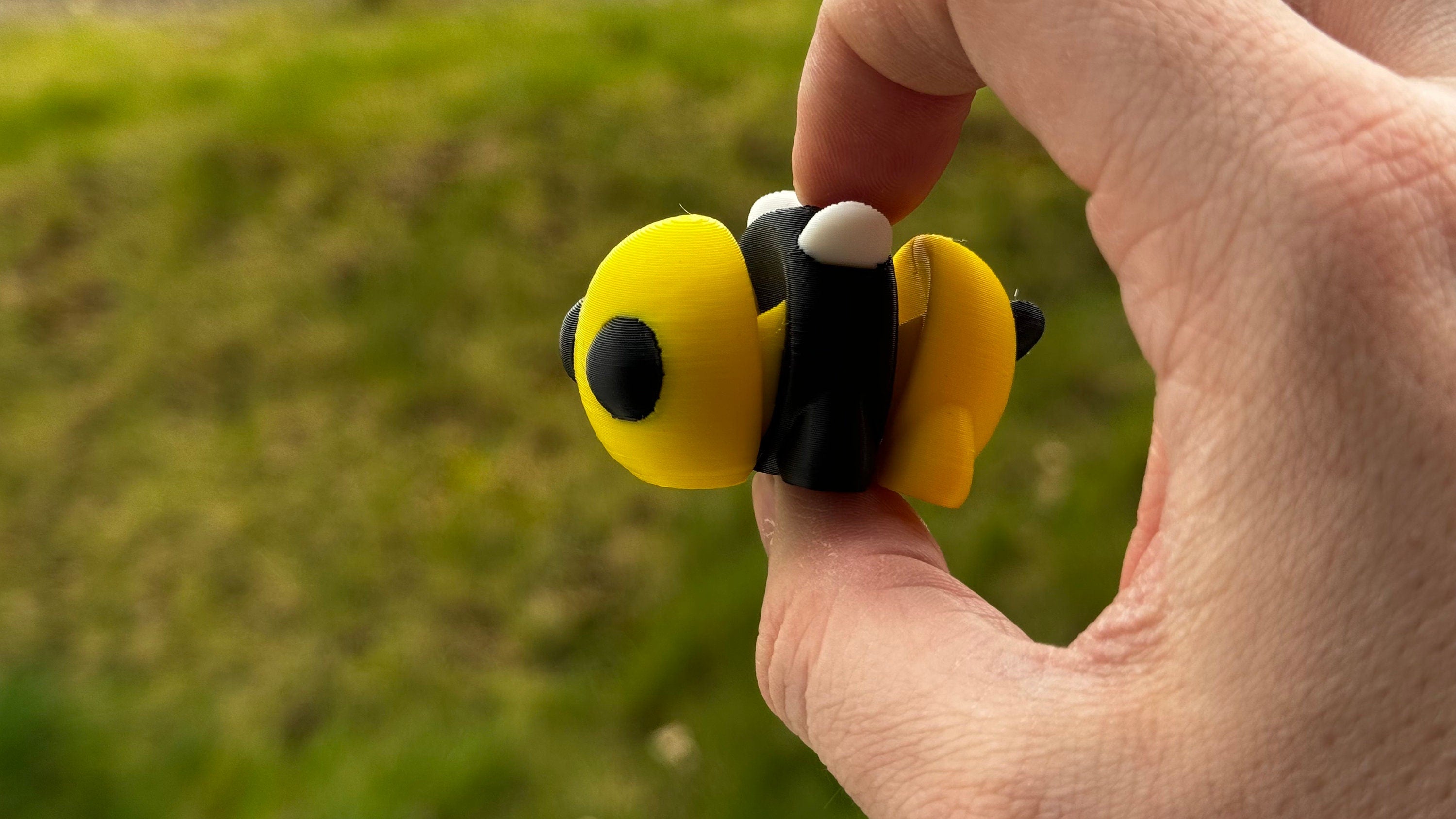 3D Printed Baby Bee Fidget Toy: Articulated Collectible