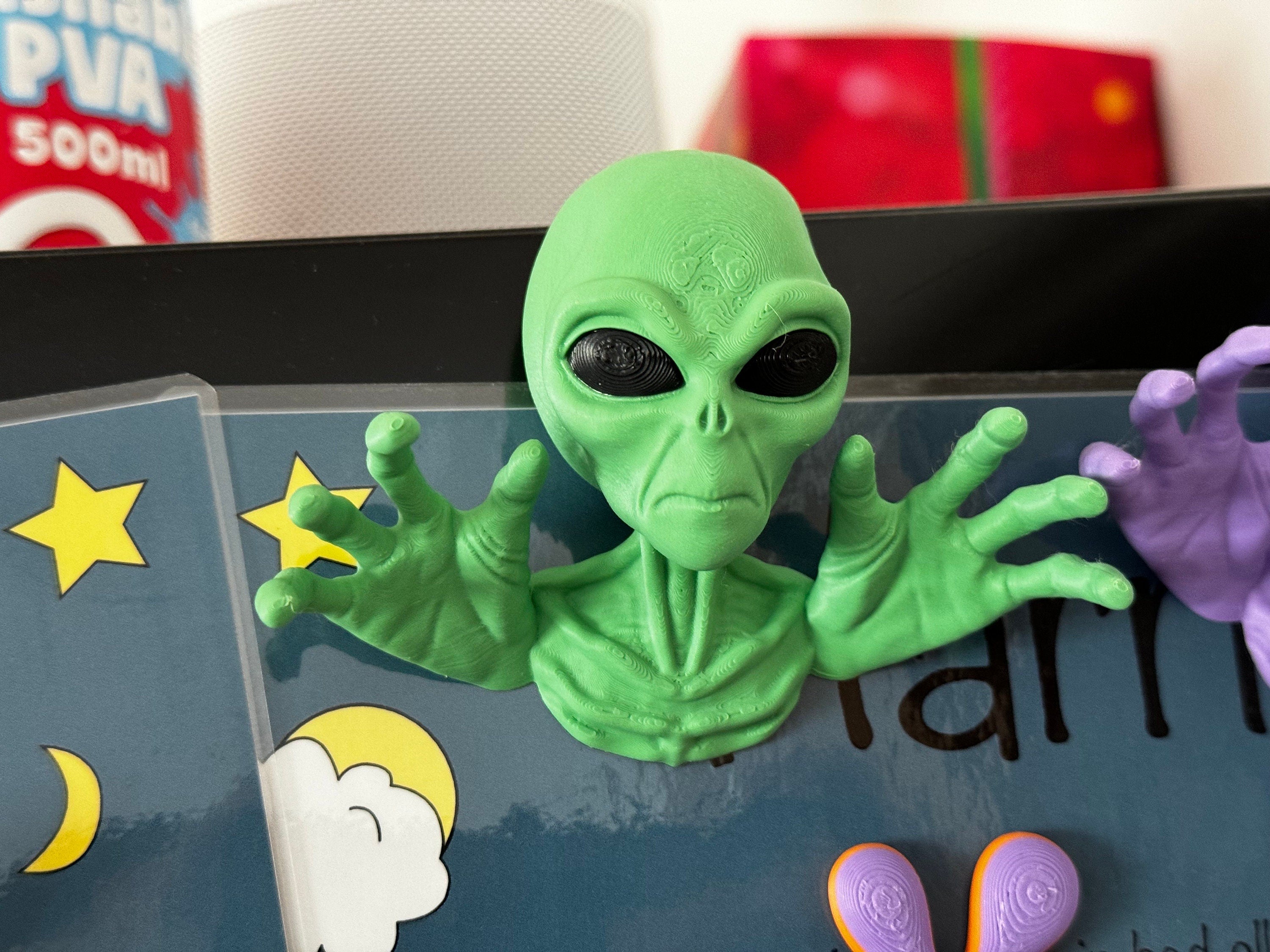 3D Printed Alien Fridge Magnet: Customizable Colors