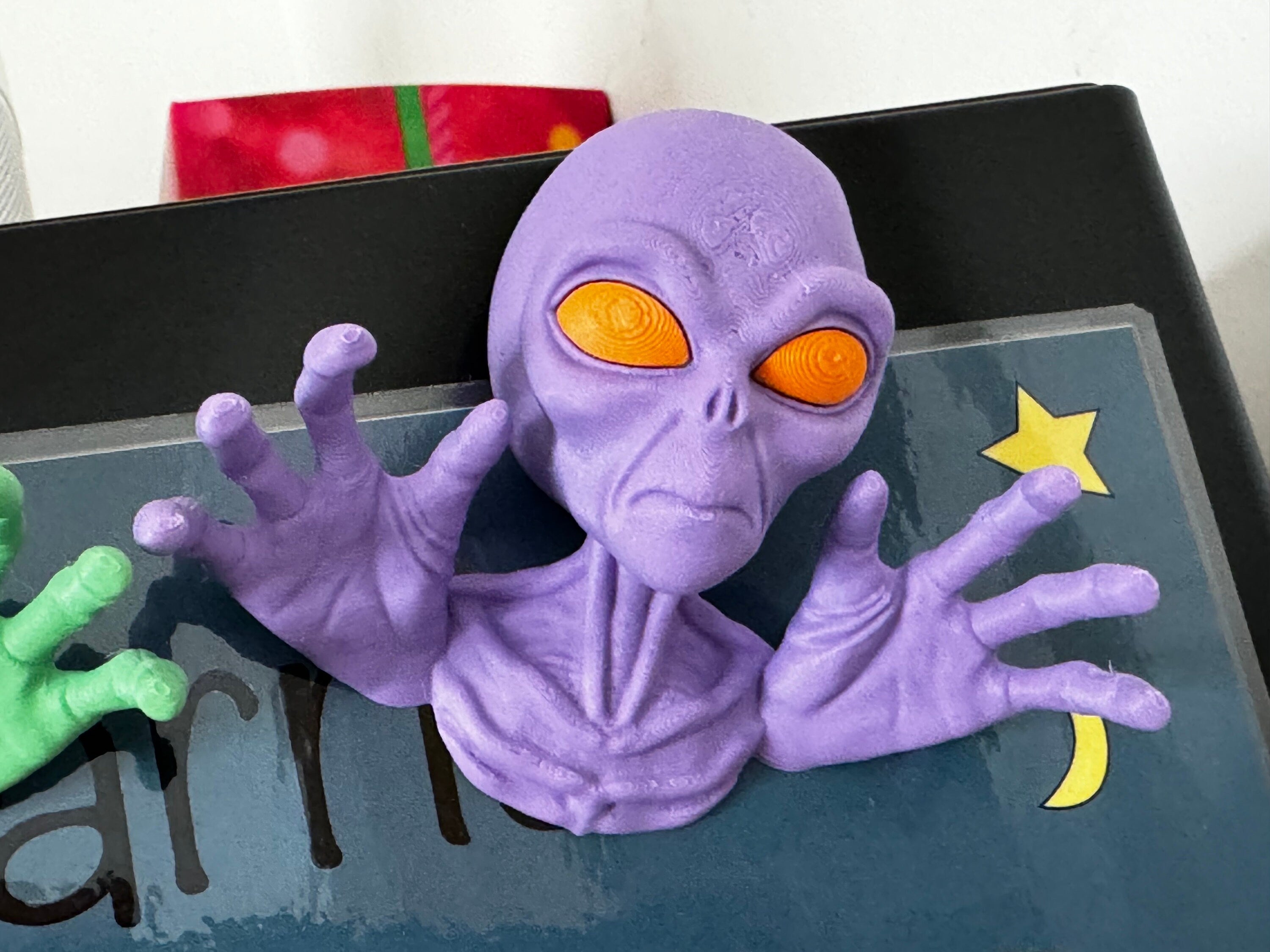 3D Printed Alien Fridge Magnet: Customizable Colors