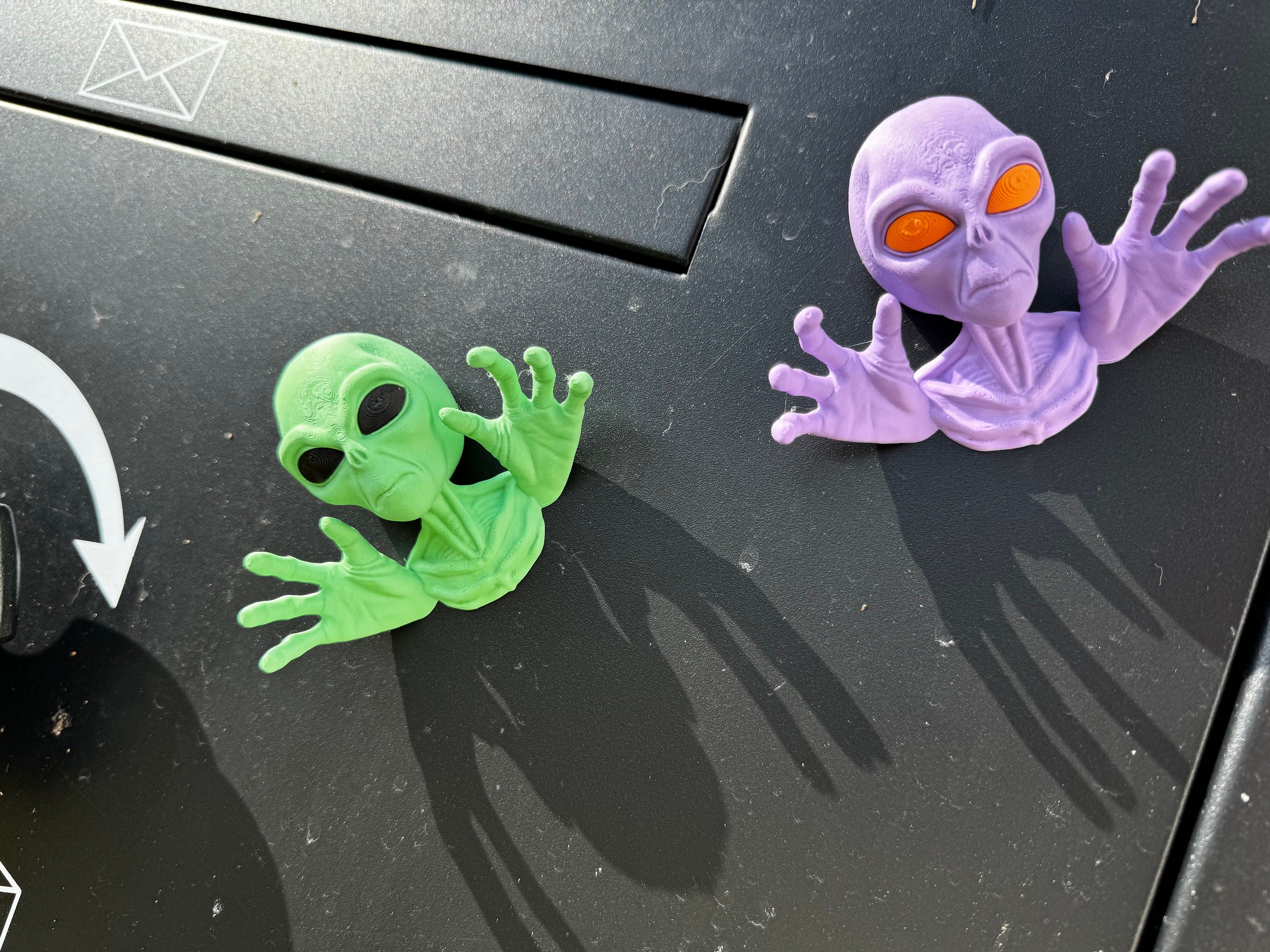 3D Printed Alien Fridge Magnet: Customizable Colors